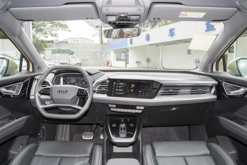AUDI Q4-e Tron
